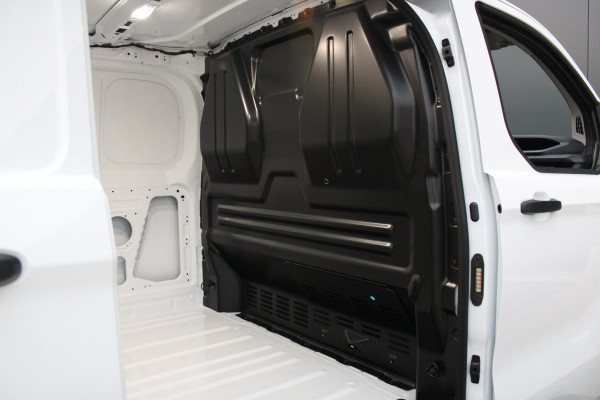 Ford Transit Custom 320 2.0 TDCI L2H1 Trend 136pk - ACC - Trekhaak - Blind Spot - Camera - LED - Navigatie - Rijklaar