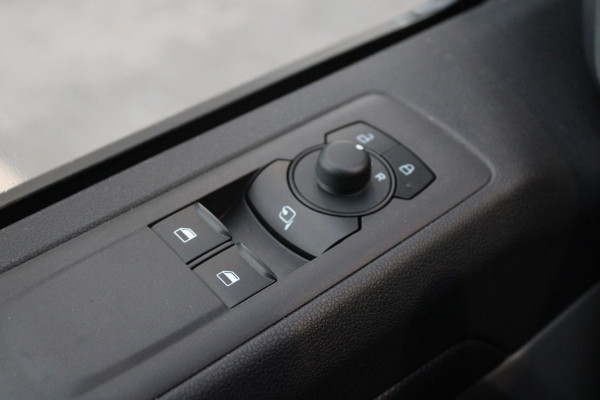 Ford Transit Custom 320 2.0 TDCI L2H1 Trend 136pk - ACC - Trekhaak - Blind Spot - Camera - LED - Navigatie - Rijklaar