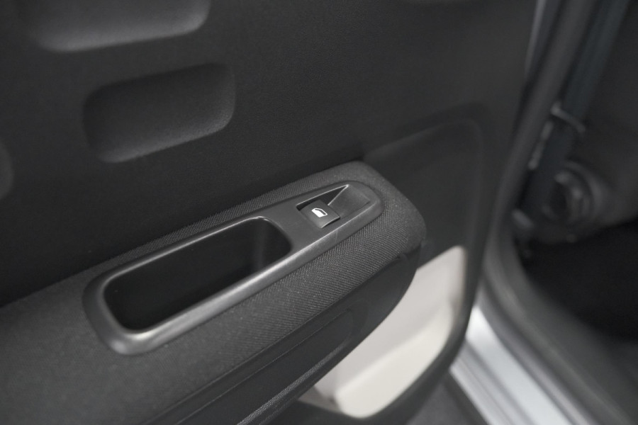 Citroën C3 PureTech 110 EAT6 Shine | Camera | Navigatie | Parkeersensoren | Apple Carplay | 17 Inch Lichtmetalen Velgen