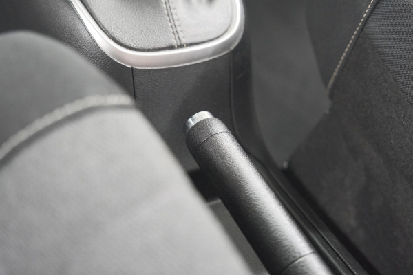 Citroën C3 PureTech 110 EAT6 Shine | Camera | Navigatie | Parkeersensoren | Apple Carplay | 17 Inch Lichtmetalen Velgen