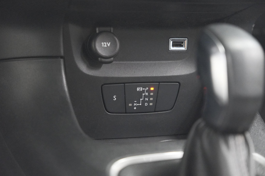 Citroën C3 PureTech 110 EAT6 Shine | Camera | Navigatie | Parkeersensoren | Apple Carplay | 17 Inch Lichtmetalen Velgen