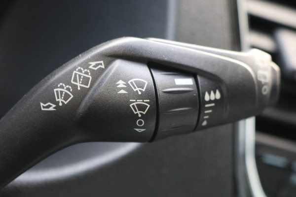 Ford Transit Custom 2.0 TDci 170pk Automaat L2 H1 Limited DC Black Line