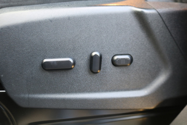 Ford Transit Custom 2.0 TDci 170pk Automaat L2 H1 Limited DC Black Line