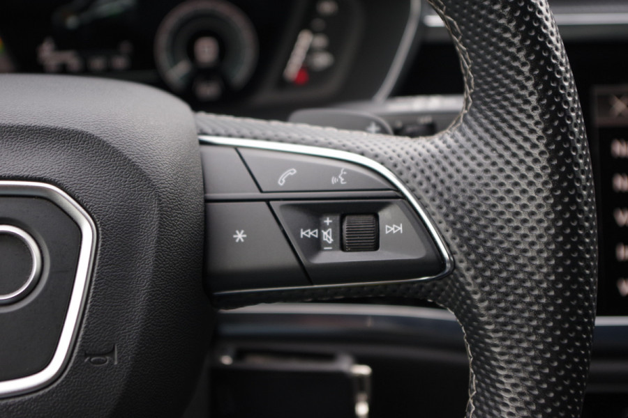 Audi Q3 45 TFSI e S-Line Edition, Panoramadak, Climate Control, Adap. Cruise Control