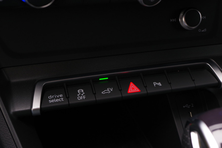 Audi Q3 45 TFSI e S-Line Edition, Panoramadak, Climate Control, Adap. Cruise Control