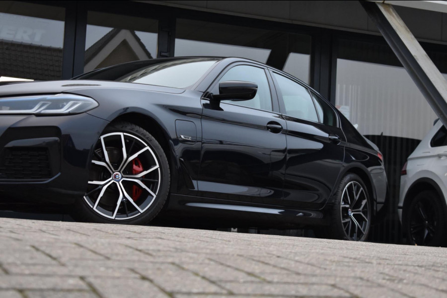 BMW 5 Serie 530e M-Sport Pro | LASERLIGHT | HARMAN KARDON | 360 CAMERA | TREKHAAK | DEALER ONDERHOUDEN | NAP |