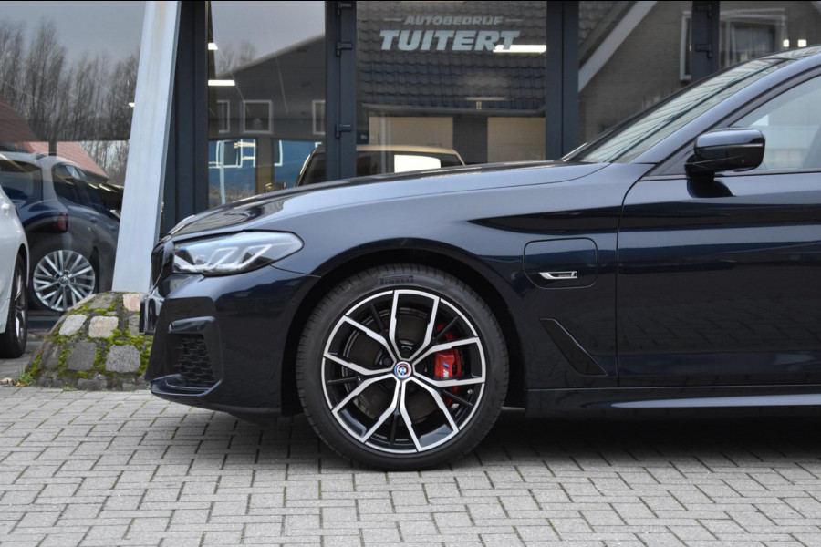 BMW 5 Serie 530e M-Sport Pro | LASERLIGHT | HARMAN KARDON | 360 CAMERA | TREKHAAK | DEALER ONDERHOUDEN | NAP |