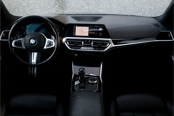 BMW 3-serie 330e High Ex M-Sport Frozen / Glazen dak / Adaptief onderstel / Electrische stoelen /