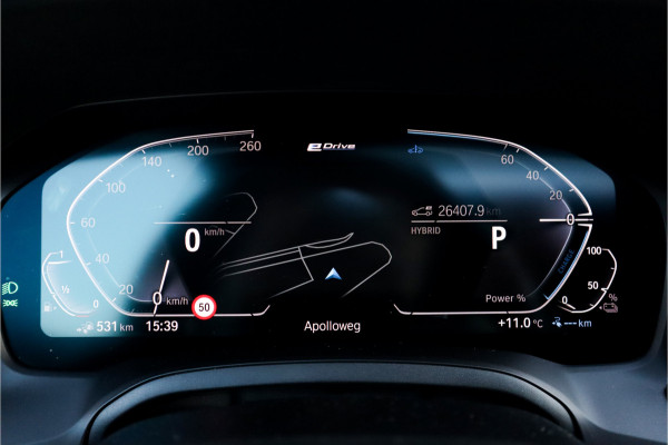 BMW 3-serie 330e High Ex M-Sport Frozen / Glazen dak / Adaptief onderstel / Electrische stoelen /