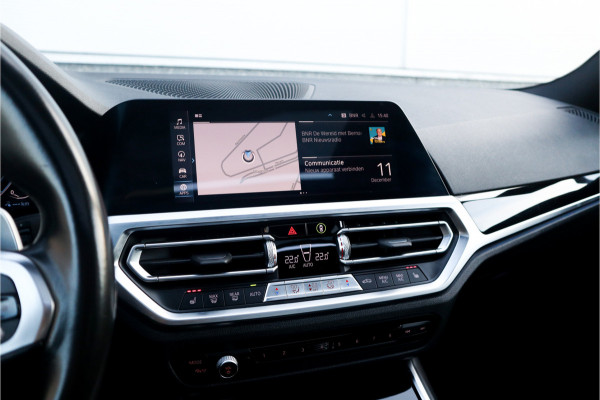 BMW 3-serie 330e High Ex M-Sport Frozen / Glazen dak / Adaptief onderstel / Electrische stoelen /