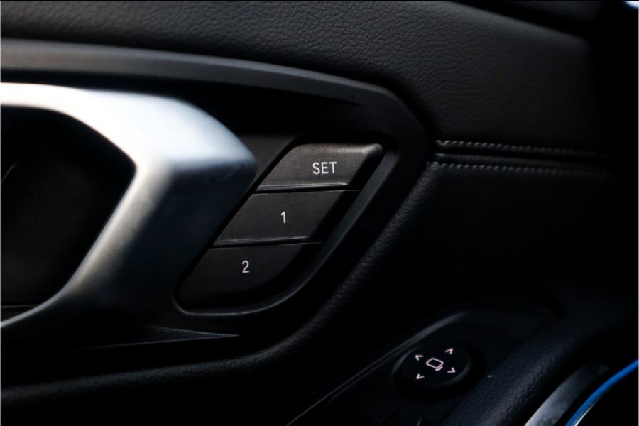 BMW 3-serie 330e High Ex M-Sport Frozen / Glazen dak / Adaptief onderstel / Electrische stoelen /