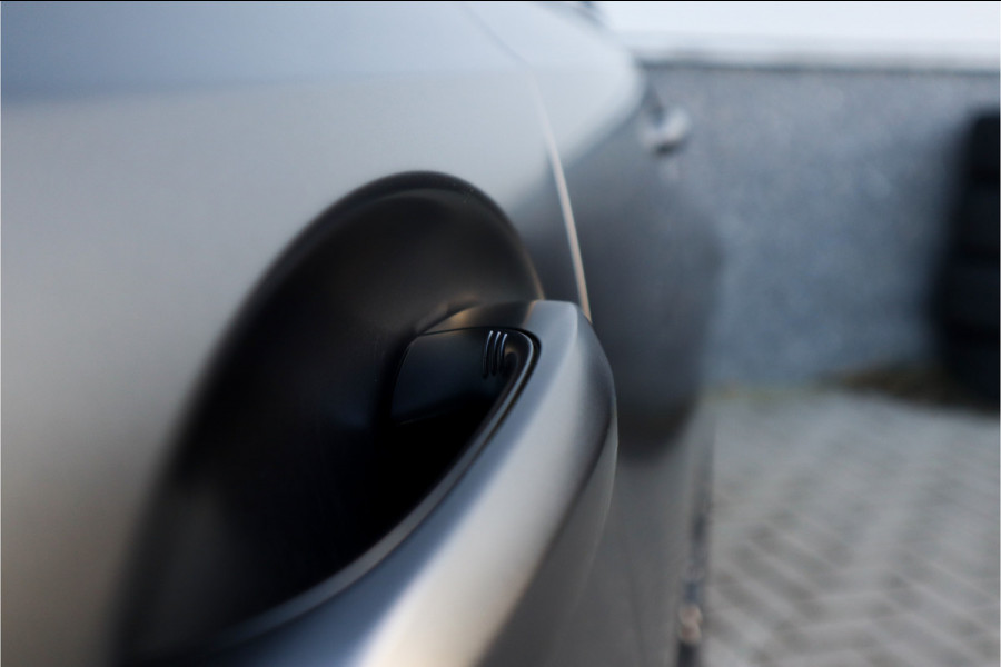 BMW 3-serie 330e High Ex M-Sport Frozen / Glazen dak / Adaptief onderstel / Electrische stoelen /