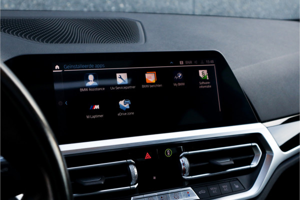 BMW 3-serie 330e High Ex M-Sport Frozen / Glazen dak / Adaptief onderstel / Electrische stoelen /