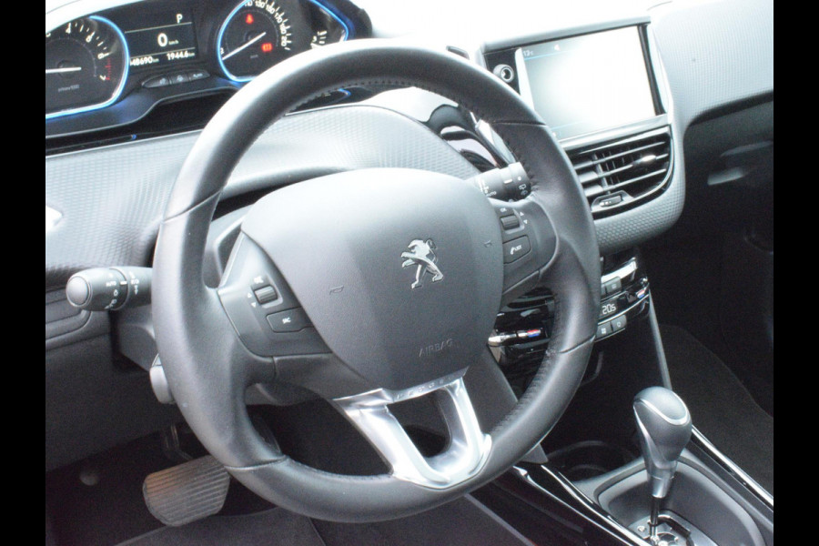 Peugeot 2008 1.2 PureTech Allure AUTOMAAT | NAVIGATIE | ACHTERUITRIJCAMERA MET SENSOREN | E.C.C. |