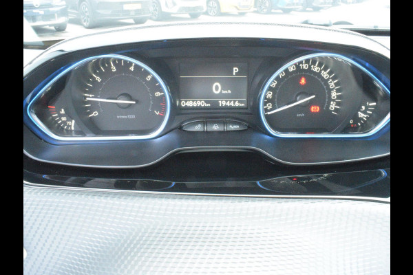 Peugeot 2008 1.2 PureTech Allure AUTOMAAT | NAVIGATIE | ACHTERUITRIJCAMERA MET SENSOREN | E.C.C. |