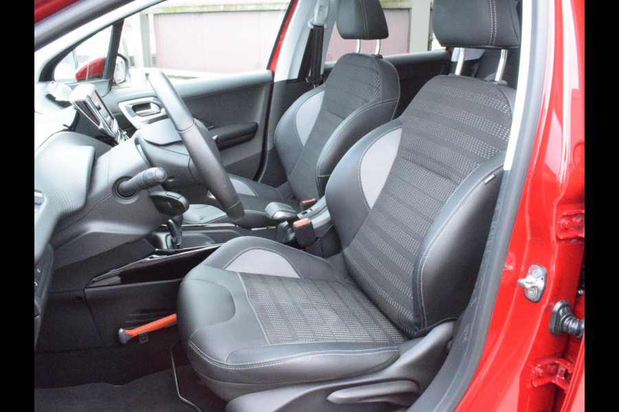 Peugeot 2008 1.2 PureTech Allure AUTOMAAT | NAVIGATIE | ACHTERUITRIJCAMERA MET SENSOREN | E.C.C. |