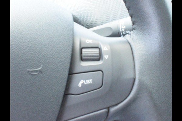 Peugeot 2008 1.2 PureTech Allure AUTOMAAT | NAVIGATIE | ACHTERUITRIJCAMERA MET SENSOREN | E.C.C. |