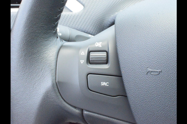 Peugeot 2008 1.2 PureTech Allure AUTOMAAT | NAVIGATIE | ACHTERUITRIJCAMERA MET SENSOREN | E.C.C. |