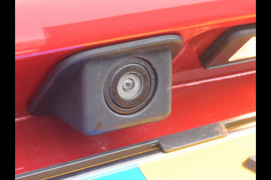 Peugeot 2008 1.2 PureTech Allure AUTOMAAT | NAVIGATIE | ACHTERUITRIJCAMERA MET SENSOREN | E.C.C. |