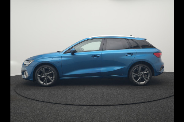 Audi A3 Sportback 40 TFSI e Advanced edition Plug In Hybrid 204pk Dealer O.H PHEV | Trekhaak Afn. | Keyless | Apple Carplay | Sportstoelen Verwarmd | Navigatie | Virtual | Cruise Control | Front & Lane Assist | DAB | 18"L.M |