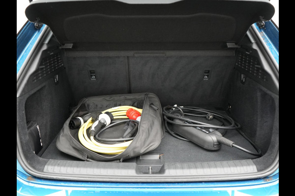 Audi A3 Sportback 40 TFSI e Advanced edition Plug In Hybrid 204pk Dealer O.H PHEV | Trekhaak Afn. | Keyless | Apple Carplay | Sportstoelen Verwarmd | Navigatie | Virtual | Cruise Control | Front & Lane Assist | DAB | 18"L.M |