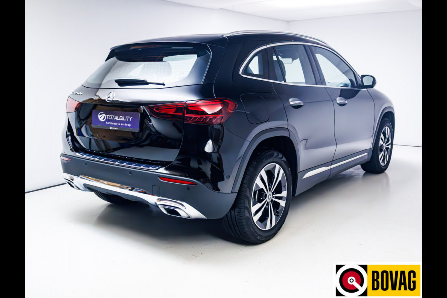 Mercedes-Benz GLA 250 e Luxury Line automaat 218 PK | Facelift | Elec. wegklapbare trekhaak | Adap. Cruise | Stoelverwarming | Elec. achterklep, Navigatie, app. connect, camera met parkeerassistent, sfeerverlichting