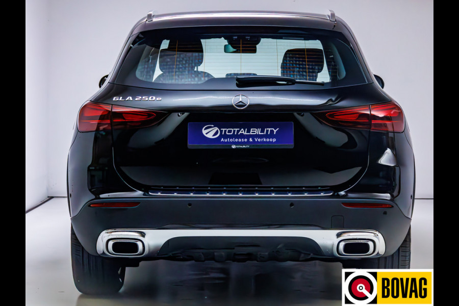 Mercedes-Benz GLA 250 e Luxury Line automaat 218 PK | Facelift | Elec. wegklapbare trekhaak | Adap. Cruise | Stoelverwarming | Elec. achterklep, Navigatie, app. connect, camera met parkeerassistent, sfeerverlichting