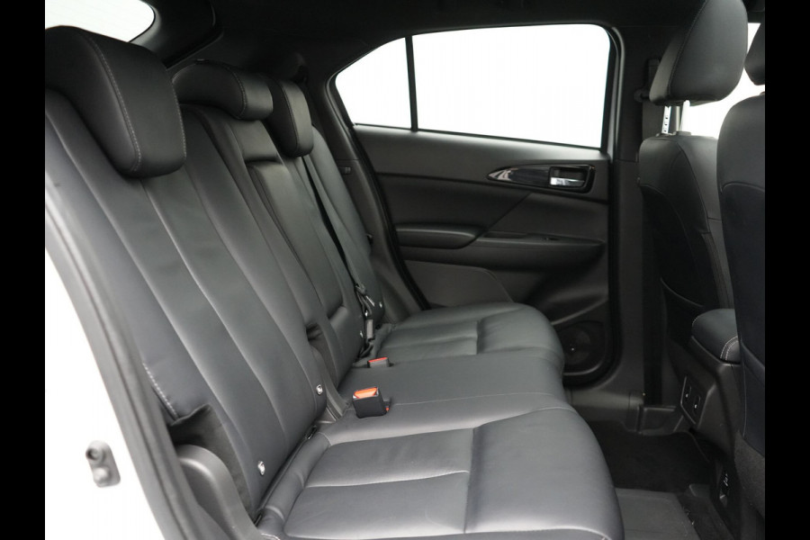 Mitsubishi Eclipse Cross 2.4 Instyle Plug In Hybrid 188pk Dealer O.H. PHEV | Trekhaak Afn. | Panodak | Head Up | Adaptive Cruise | 360 Camera | Lederen Sportstoelen Verwarmd | Apple Carplay | Keyless | Stuur Verwarmd | Blis | Navigat