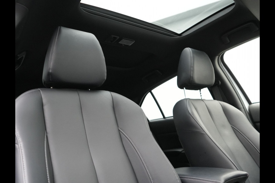 Mitsubishi Eclipse Cross 2.4 Instyle Plug In Hybrid 188pk Dealer O.H. PHEV | Trekhaak Afn. | Panodak | Head Up | Adaptive Cruise | 360 Camera | Lederen Sportstoelen Verwarmd | Apple Carplay | Keyless | Stuur Verwarmd | Blis | Navigat