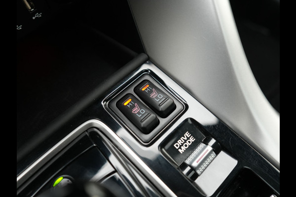 Mitsubishi Eclipse Cross 2.4 Instyle Plug In Hybrid 188pk Dealer O.H. PHEV | Trekhaak Afn. | Panodak | Head Up | Adaptive Cruise | 360 Camera | Lederen Sportstoelen Verwarmd | Apple Carplay | Keyless | Stuur Verwarmd | Blis | Navigat