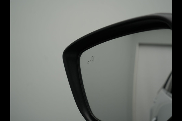 Mitsubishi Eclipse Cross 2.4 Instyle Plug In Hybrid 188pk Dealer O.H. PHEV | Trekhaak Afn. | Panodak | Head Up | Adaptive Cruise | 360 Camera | Lederen Sportstoelen Verwarmd | Apple Carplay | Keyless | Stuur Verwarmd | Blis | Navigat