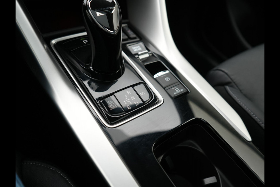 Mitsubishi Eclipse Cross 2.4 Instyle Plug In Hybrid 188pk Dealer O.H. PHEV | Trekhaak Afn. | Panodak | Head Up | Adaptive Cruise | 360 Camera | Lederen Sportstoelen Verwarmd | Apple Carplay | Keyless | Stuur Verwarmd | Blis | Navigat