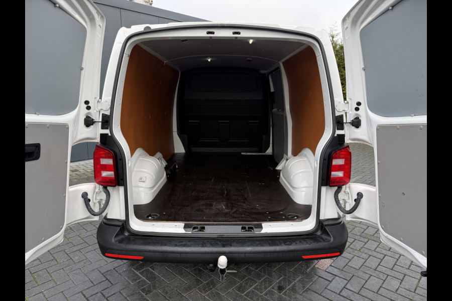 Volkswagen Transporter 2.0 TDI 150 PK E6 / DSG AUTOMAAT / L2H1 / 1e EIG. / TREKHAAK / AIRCO / CRUISE