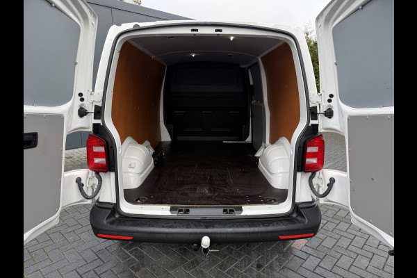 Volkswagen Transporter 2.0 TDI 150 PK E6 / DSG AUTOMAAT / L2H1 / 1e EIG. / TREKHAAK / AIRCO / CRUISE