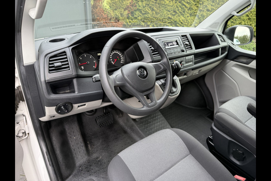 Volkswagen Transporter 2.0 TDI 150 PK E6 / DSG AUTOMAAT / L2H1 / 1e EIG. / TREKHAAK / AIRCO / CRUISE
