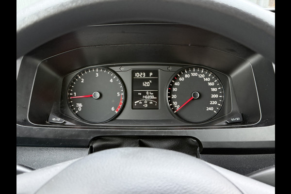 Volkswagen Transporter 2.0 TDI 150 PK E6 / DSG AUTOMAAT / L2H1 / 1e EIG. / TREKHAAK / AIRCO / CRUISE