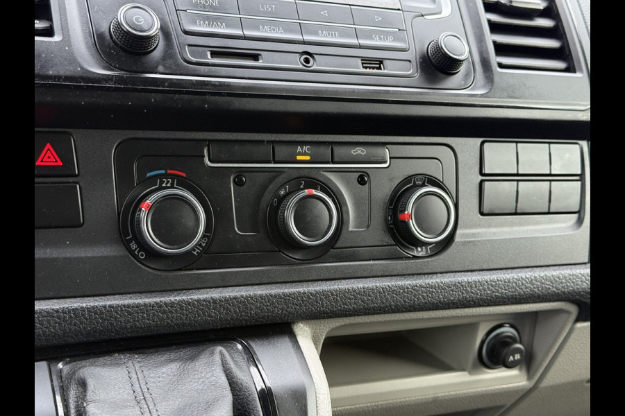 Volkswagen Transporter 2.0 TDI 150 PK E6 / DSG AUTOMAAT / L2H1 / 1e EIG. / TREKHAAK / AIRCO / CRUISE