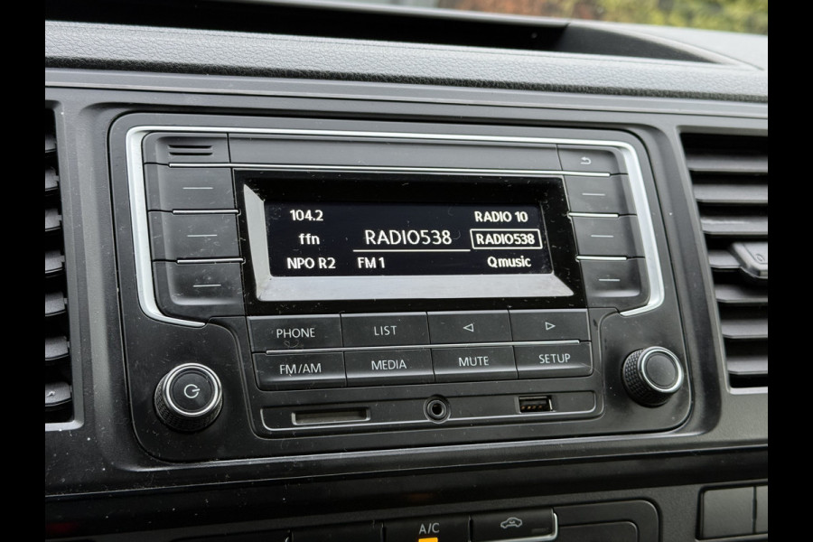 Volkswagen Transporter 2.0 TDI 150 PK E6 / DSG AUTOMAAT / L2H1 / 1e EIG. / TREKHAAK / AIRCO / CRUISE