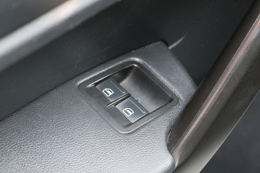 Volkswagen Caddy 1.4 TSI DSG | Marge | BTW / BPM Vrij | Automaat | CarPlay | Navigatie | PDC | Airco | Dealer onderhouden | Elek. ramen | Lederen bekleding | Sidebars | Betimmering | Nieuwe APK