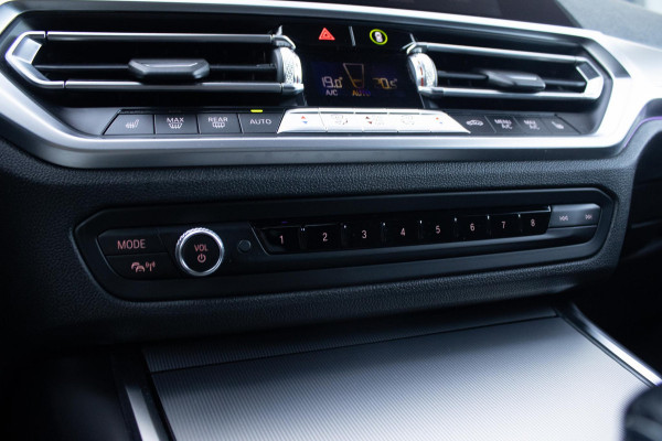 BMW 3-serie 330e PANO MEMORY M PAKKET CAMERA HUD