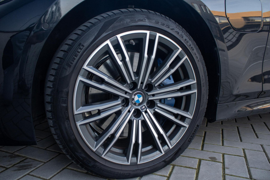 BMW 3-serie 330e PANO MEMORY M PAKKET CAMERA HUD