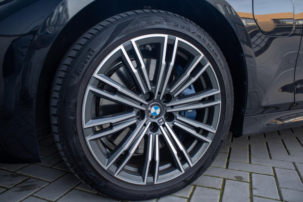 BMW 3-serie 330e PANO MEMORY M PAKKET CAMERA HUD