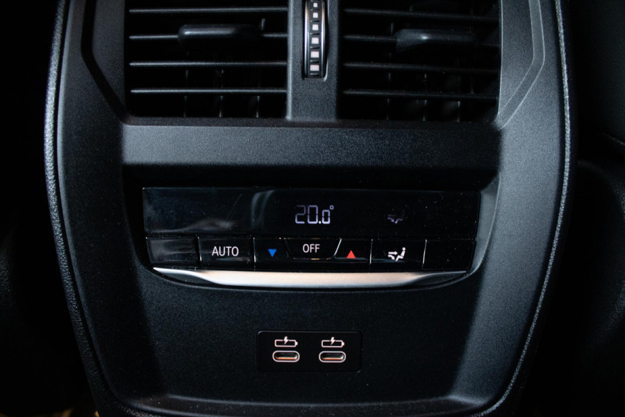 BMW 3-serie 330e PANO MEMORY M PAKKET CAMERA HUD