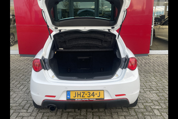 Alfa Romeo Giulietta 1.4 Turbo Sport | 18" Velgen | Carbon kit