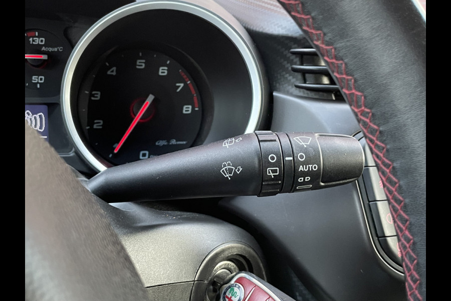 Alfa Romeo Giulietta 1.4 Turbo Sport | 18" Velgen | Carbon kit