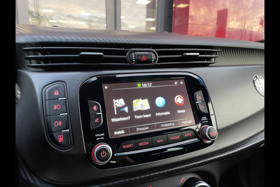 Alfa Romeo Giulietta 1.4 Turbo Sport | 18" Velgen | Carbon kit