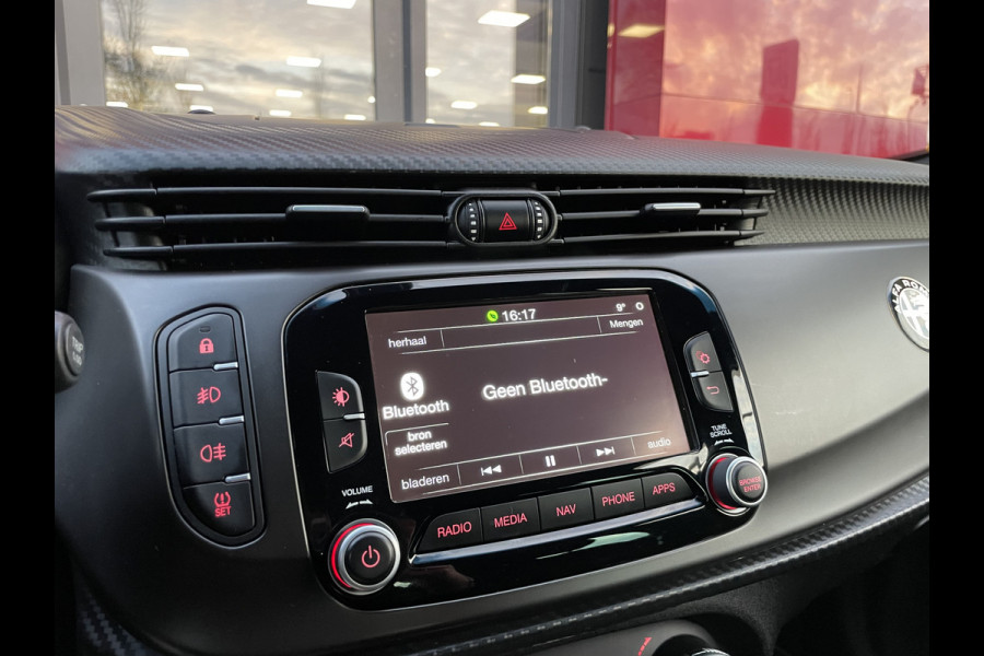 Alfa Romeo Giulietta 1.4 Turbo Sport | 18" Velgen | Carbon kit