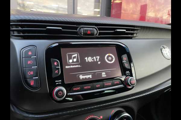 Alfa Romeo Giulietta 1.4 Turbo Sport | 18" Velgen | Carbon kit