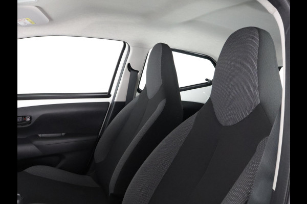 Toyota Aygo 1.0 VVT-i X CARPLAY NAVI 1e EIG.GARANTIE 10-2031 VOLLEDIG OH. AUDIO. SPEED LIMITER.