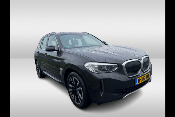 BMW iX3 Executive 80 kWh / SOH 95% / Panoramadak / Camera / Head-up / 20'' / Leder / Harman Kardon / Navigatie / Memory seats / Dodehoek / DAB / Stoelverwarming / Cruise Control Adaptief